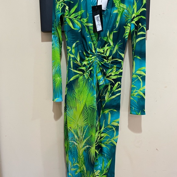 GIANNI VERSACE COUTURE RUNWAY JUNGLE-PRINT DEEP V-NECK MIDI DRESS IN GREEN - Picture 6 of 10
